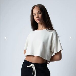 Cropped tee